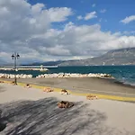 考林多斯酒店 2* Corinth